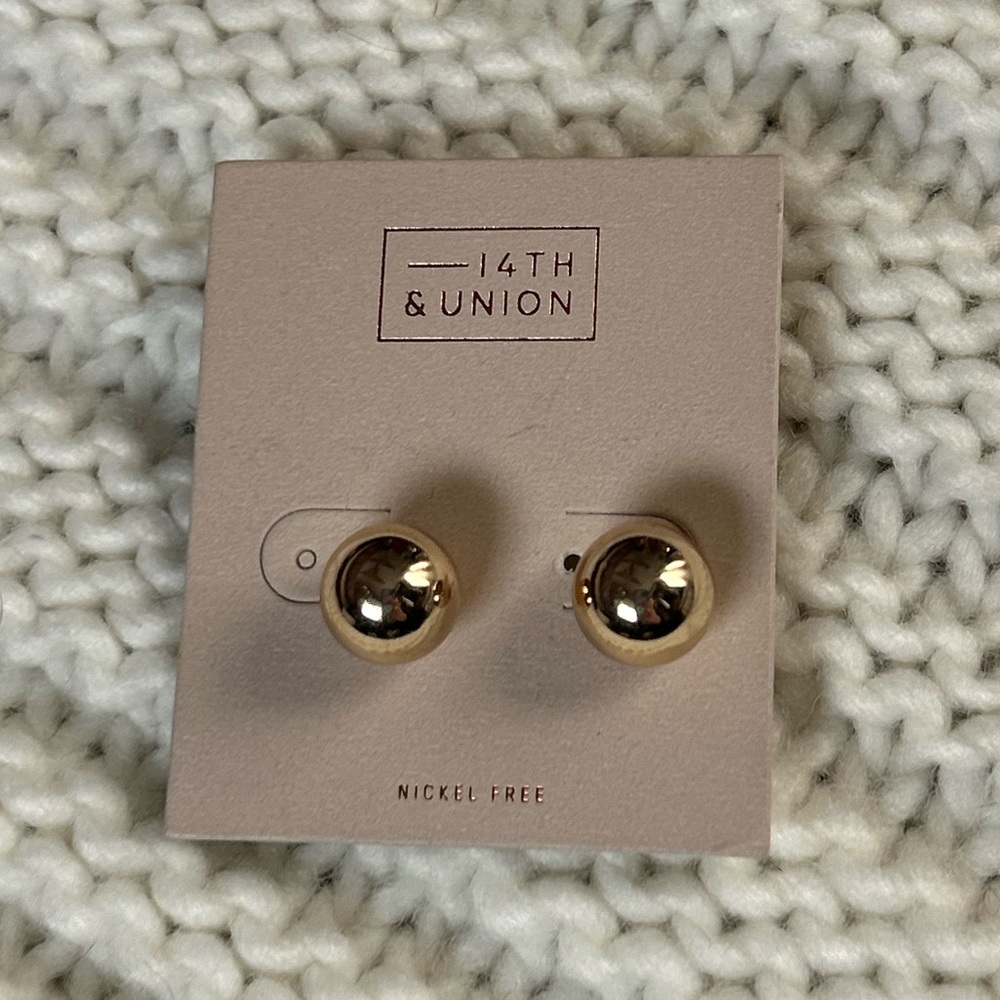 BNWT Nordstrom, Gold Ball Studs